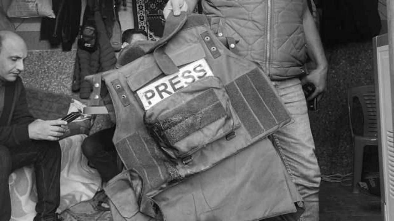 İsrail'in yaraladığı ve ilk yardıma izin vermediği Al Jazeera kameramanı öldü