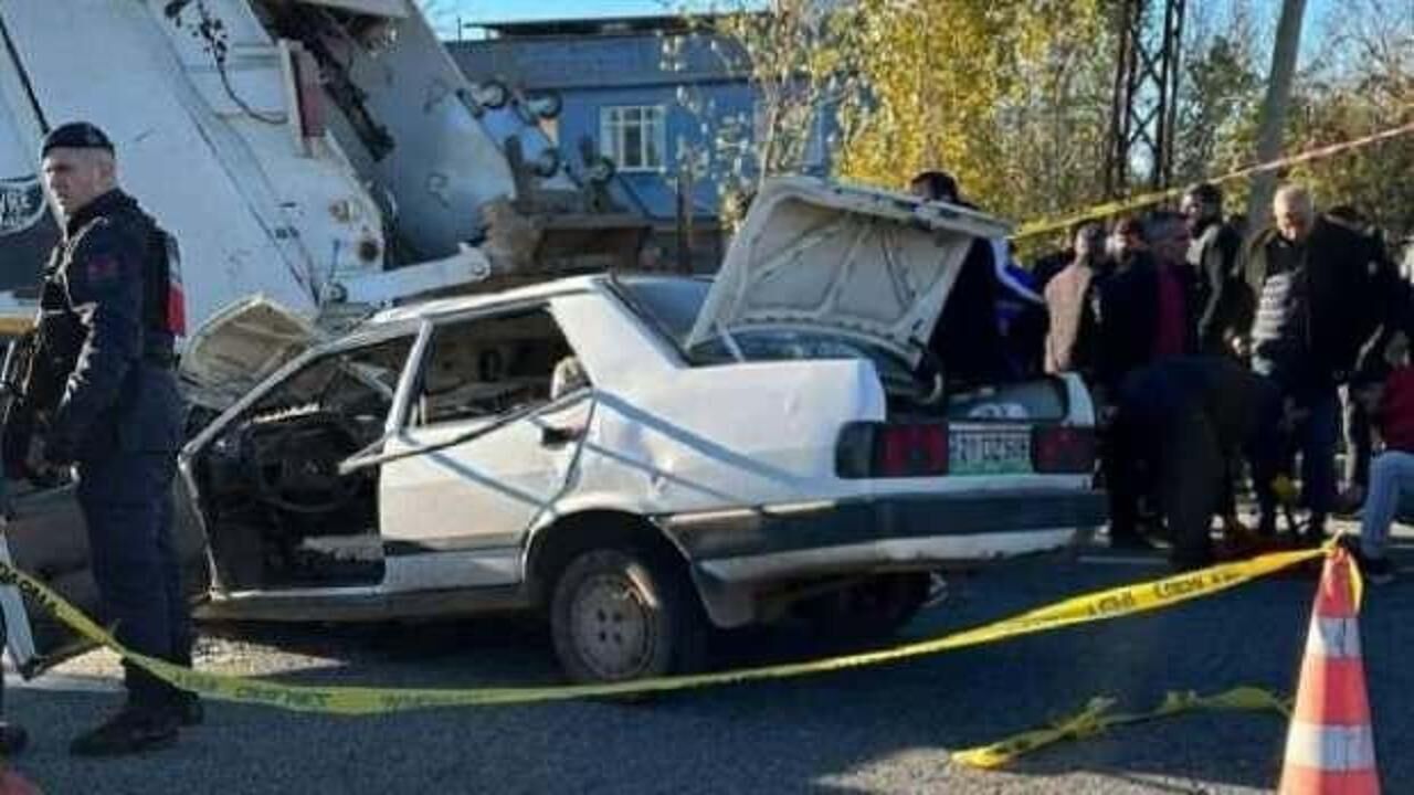 Otomobil çöp kamyonuna arkadan çarptı: 2 ölü