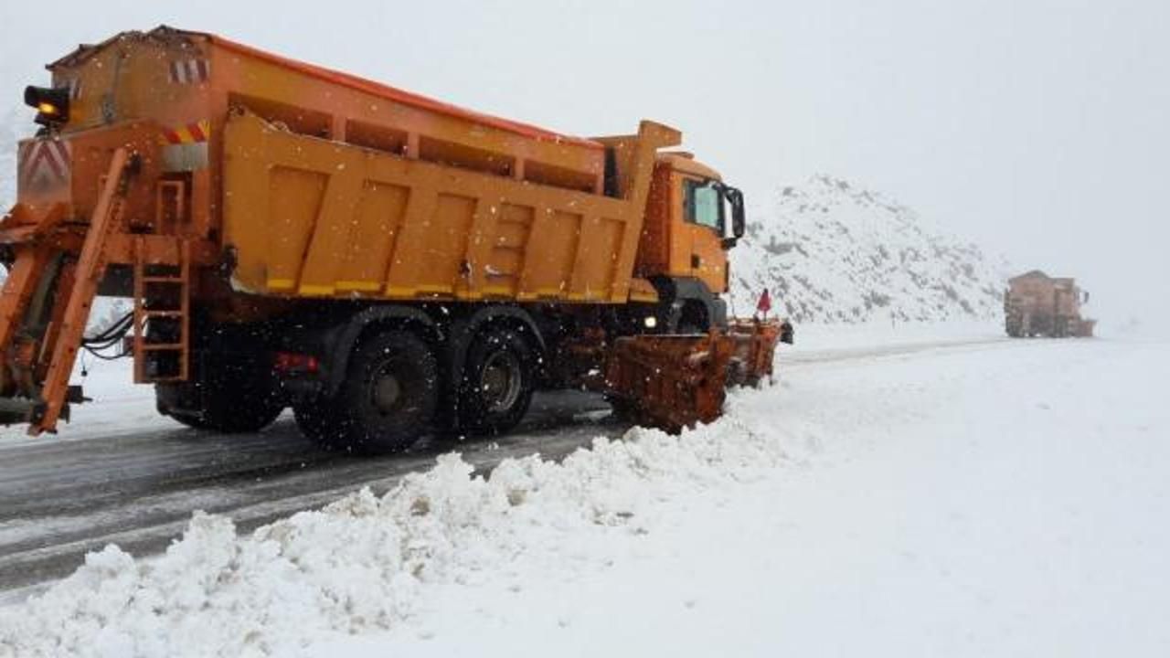 Son Dakika: Antalya-Konya karayolunda yoğun kar yağışı!