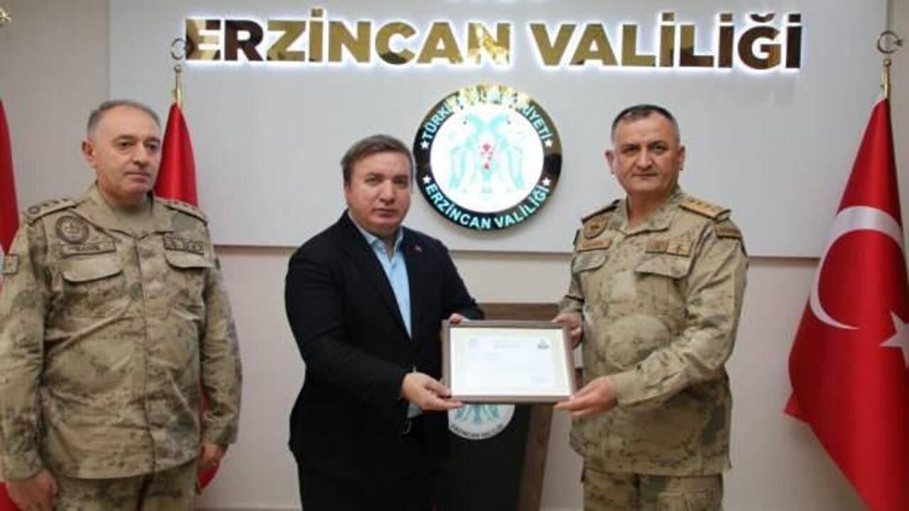 Teröristleri etkisiz hale getiren komutanlara 'Başarı Belgesi'