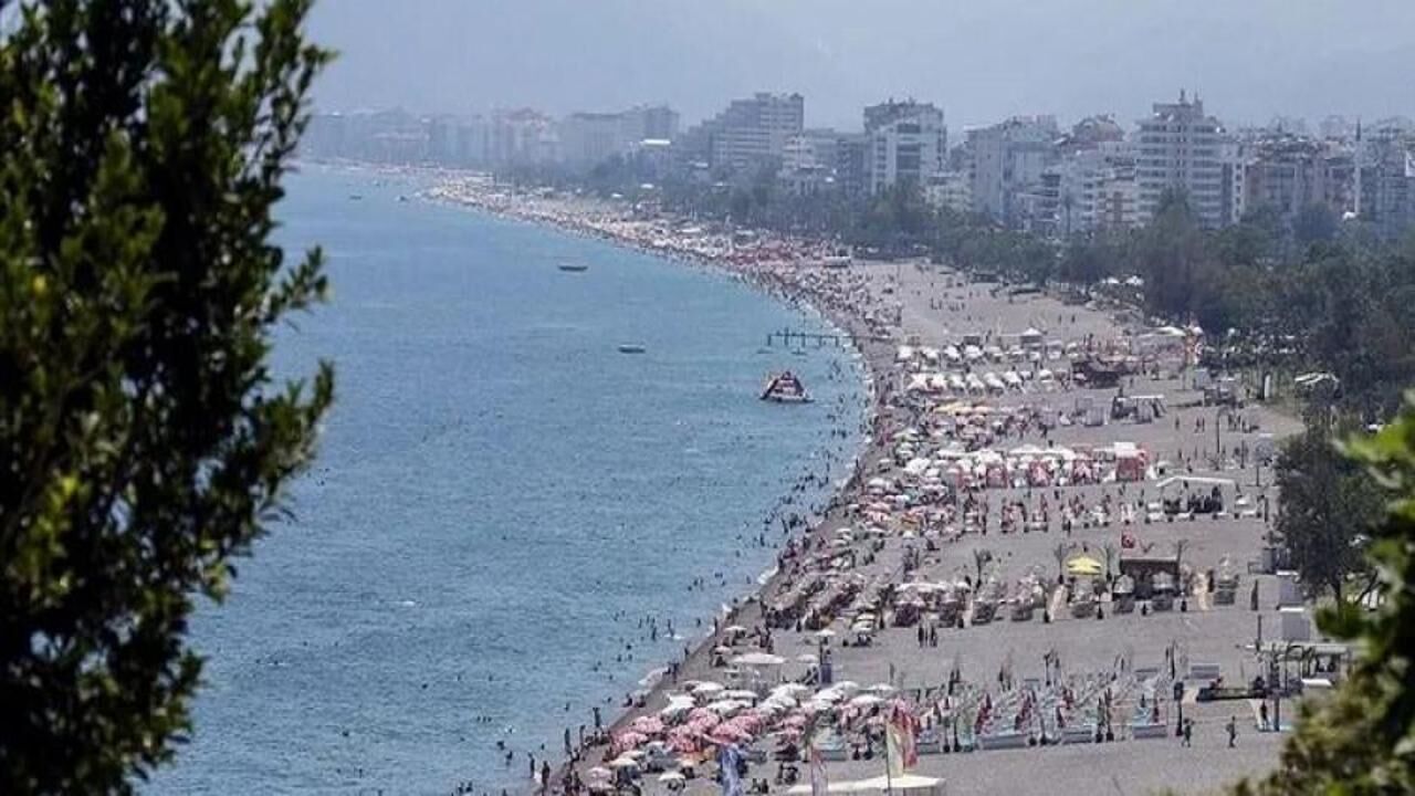 Turizmde rekor kıran Antalya'da sezon uzadı