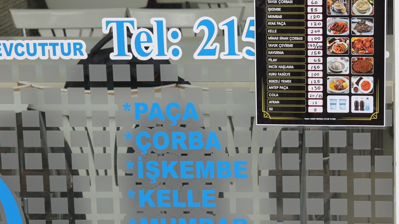 Van’da işletmelerin girişine fiyat listesi asıldı