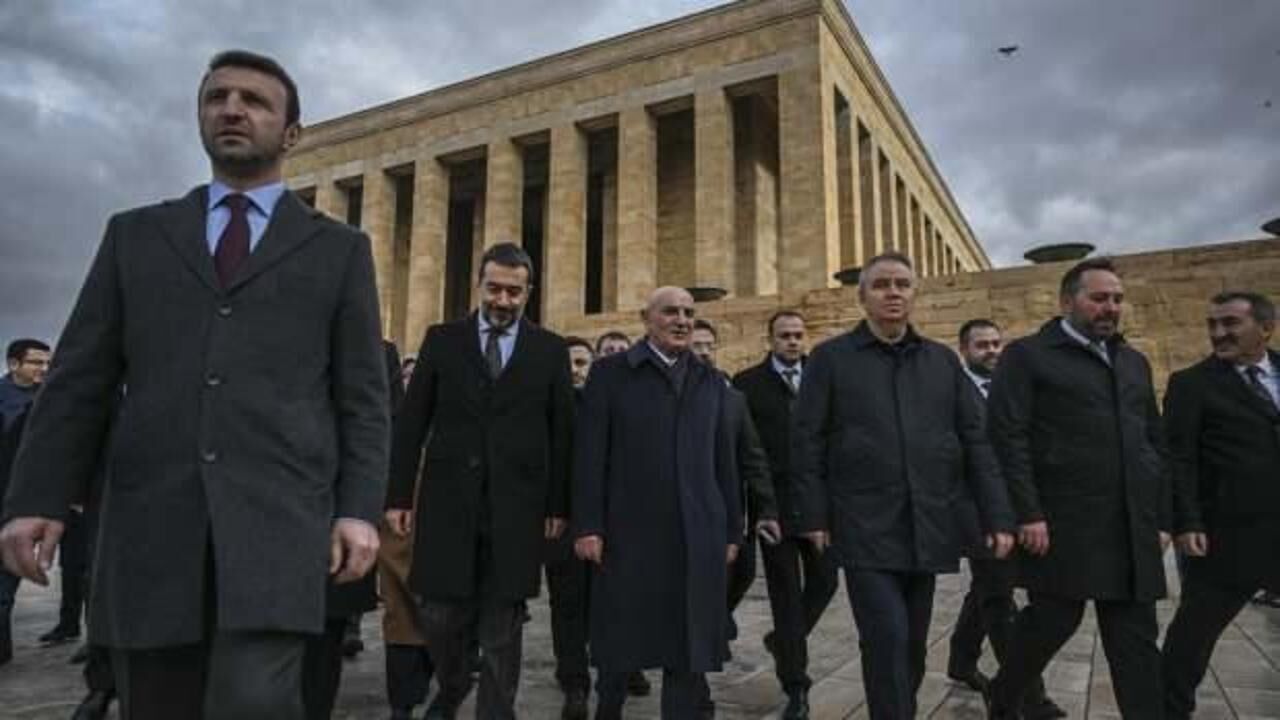 Cumhur İttifakı'nın adayı Turgut Altınok, Anıtkabir'i ziyaret etti