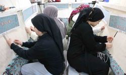 El emeği ile dokudukları halıları Avrupa’ya satıyorlar