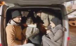 Hafif ticari araca tıka basa doldurulan 13 göçmen yakalandı