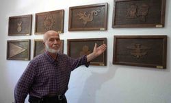 Ahşap hat sanatıyla evini adeta müzeye çevirdi