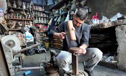 6 yaşında başladığı bakırcılığı neredeyse yarım asırdır sürdürüyor