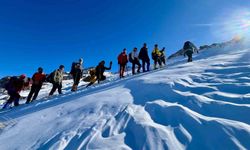 Van’da 3 bin 204 rakımlı Erek Dağı’na zirve tırmanışı