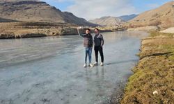 Van’daki Zilan Çayı dondu