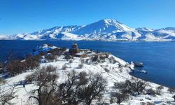 Van'da Doğaseverlerden Akdamar Adasına Çıkarma