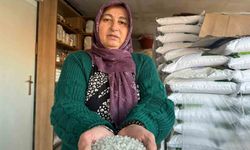 4 çocuk annesi Çankırı'nın meşhur tuzuyla 6 yıldır geçimini sağlıyor