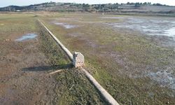 Terkos Gölü'nde su çekilince tarihi su kanalları gün yüzüne çıktı