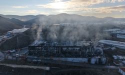 Kimya fabrikası küle döndü