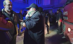 Van’da apartman yangını: 15 kişi dumandan etkilendi