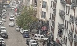 Van’da aniden bastıran dolu yağışı şehri beyaza bürüdü