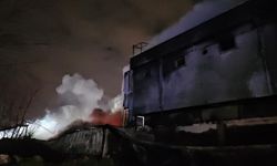 Esenyurt’ta fabrika yangını saatlerdir kontrol altına alınamadı