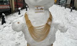 Altınlarla Süslenen Kardan Gelin İlgi Odağı Oldu