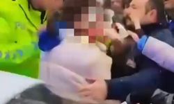 Van’da Kavga: Ayırmak İsteyen Genç Kız Yaralandı