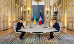 Ukrayna Devlet Başkanı Zelenskiy, Elysee Sarayı’nda Macron ile Bir Araya Geldi