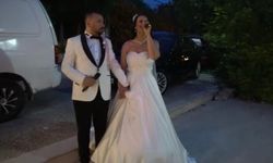 Mutlu günlerinde söyledikleri şarkı başlarına bela oldu