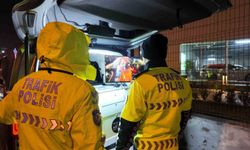 Yeni aldığı ehliyetin zarfını polise açtıran kadın ilk cezasını yedi