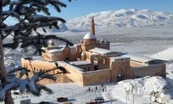 Tarihi İshak Paşa Sarayı’nda kış güzelliği