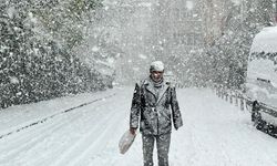 İstanbul’da yoğun kar yağışı, araçlar güçlükle ilerledi