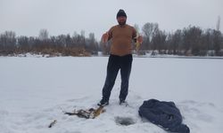 Donan nehrin üzerinde eskimo usülü balık avladılar