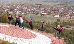 Asker adayları ilk nöbetlerini köylerindeki tepede tutuyor