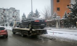 Van’da İpekyolu Belediye Başkanı’nın Makam Aracı Haczedildi