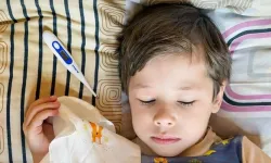 Uzmanı uyardı: Ateşi olan çocuğu okula göndermeyin