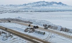 Van kent merkezinde toplanan karlar Sıhke Gölü'ne taşındı