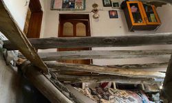 Van Çatak’ta evin toprak damı çöktü