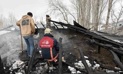 Erciş'te çatı yangını!