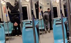 Gençlerin metroda tehlikeli oyunu kameraya yansıdı