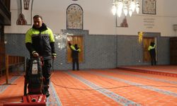 Van’da Ramazan öncesi camilerde gül kokulu temizlik