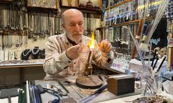 25 yıllık ustalık: Camı nefesiyle şekillendiriyor