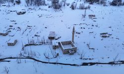 Bir zamanlar sular altında kalan köy, bu kez karla kaplandı