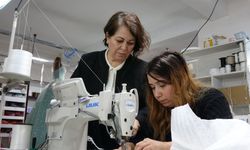 Memurluğu bıraktı, şimdi dünya markalarına gelinlik dikiyor