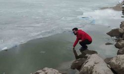 Van’ın 'Buz Adam'ı, Baharın Erken Gelmesiyle Sıhke Göleti'ne Giremedi