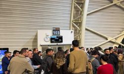 Diyarbakır-Antalya Uçuşu 7 Saat Gecikti, Yolcular Tepki Gösterdi