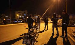 Kasksız sürücüden polise ilginç teklif