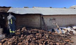 Muradiye’de ahır yangını korkuttu