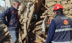 Van'da ahır çöktü: 50 kuzu göçük altında kaldı