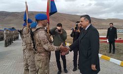 Bakan Çiftçi Van'da asker ve vatandaşlarla bayramlaştı