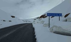 Bahçesaray'da kar rekoru: Kar kalınlığı 4 metreye yaklaştı