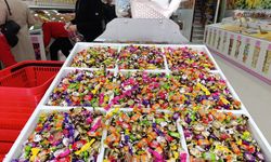 Van’da rengarenk şekerlemeler tezgahlarda yerini aldı