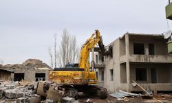 Van’da yol çalışmaları ve yapı yıkım çalışamaları sürüyor