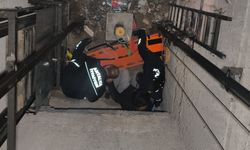 Arızalı asansörü kontrol etmek isterken boşluğa düştü