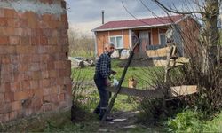 Ev var yol yok: 62 yaşındaki adam 10 yıldır tarladan yürüyor